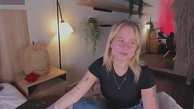 Snapshot of stefanny_ruiz_ chatting on March 13, 2025, 12:56 pm stefanny ruiz online show from March 13, 2025, 12:56 pm