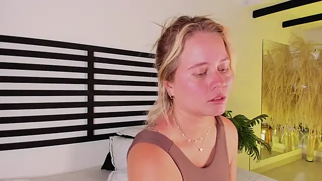 Snapshot of stefanny_ruiz_ chatting on February 2, 2025, 5:37 pm stefanny ruiz online show from February 2, 2025, 5:37 pm