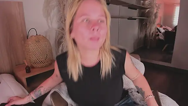 Snapshot of stefanny_ruiz_ chatting on March 10, 2025, 4:03 pm stefanny ruiz online show from March 10, 2025, 4:03 pm