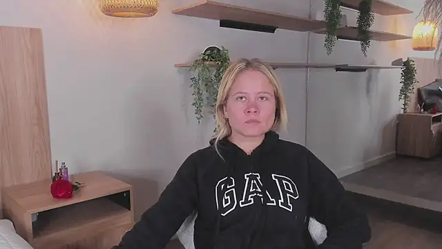 Snapshot of stefanny_ruiz_ chatting on March 22, 2025, 12:14 pm stefanny ruiz online show from March 22, 2025, 12:14 pm