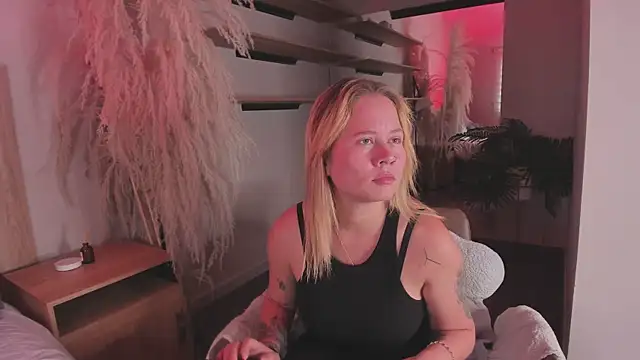 Snapshot of stefanny_ruiz_ chatting on March 6, 2025, 12:30 pm stefanny ruiz online show from March 6, 2025, 12:30 pm