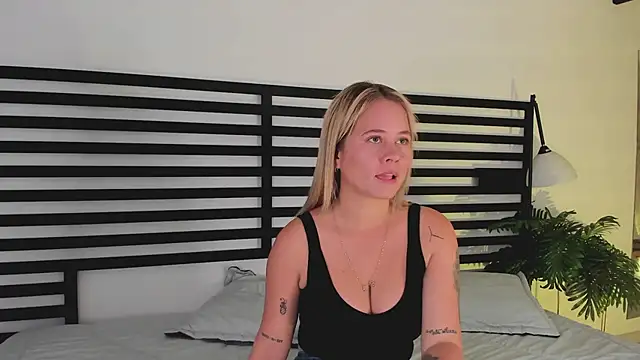 Snapshot of stefanny_ruiz_ chatting on February 6, 2025, 12:26 pm stefanny ruiz online show from February 6, 2025, 12:26 pm