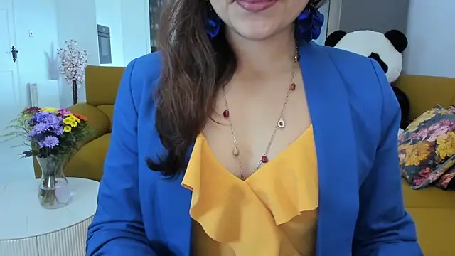 winterforu online show from November 11, 2025, 12:44 pm