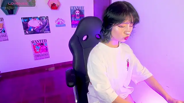 MonxxsLove online show from April 4, 2026, 3:02 am