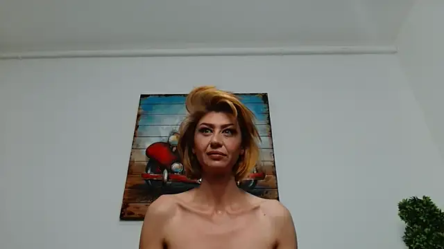 Snapshot of Taissa4U chatting on March 7, 2025, 11:05 pm Taissa4U online show from March 7, 2025, 11:05 pm