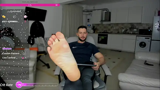 Snapshot of ZackFraser chatting on February 9, 2025, 5:08 am ZackFraser online show from February 9, 2025, 5:08 am