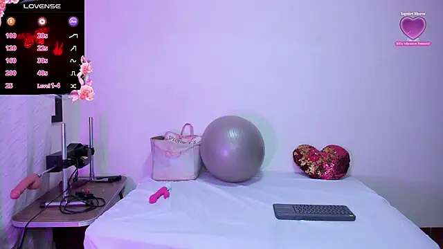 cleopatraa online show from November 6, 2025, 8:24 pm