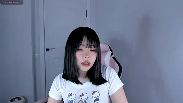 hee young11 online show from December 5, 2025, 9:23 pm