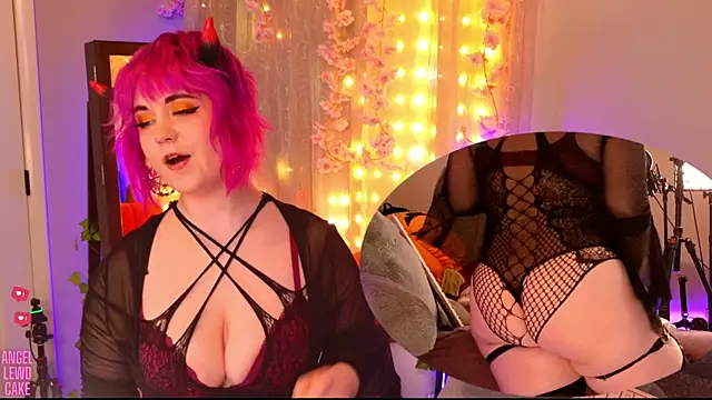 Snapshot of Angel-Lewd-Cake chatting on October 23, 2025, 9:24 pm Angel-Lewd-Cake online show from October 23, 2025, 9:24 pm