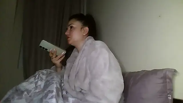 Linusya online show from November 6, 2025, 5:06 pm