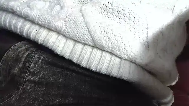 smoothandtiny online show from March 25, 2026, 6:13 am