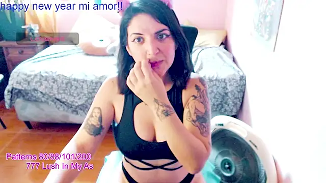 raquellov1 online show from January 2, 2025, 8:57 pm