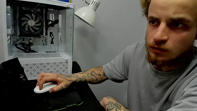 layneinchains online show from November 19, 2025, 4:18 pm