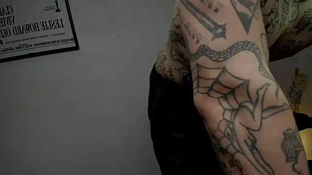 layneinchains online show from October 26, 2025, 4:02 am