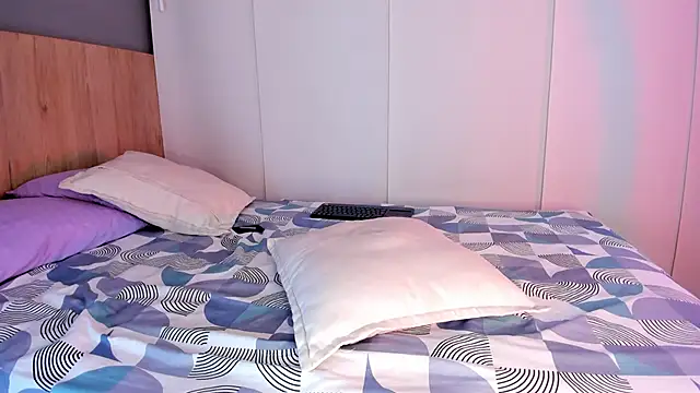 hannnasmith online show from October 21, 2025, 3:17 am