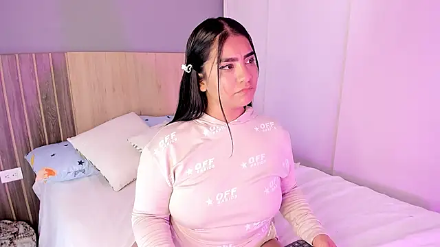 hannnasmith online show from November 12, 2025, 3:10 am