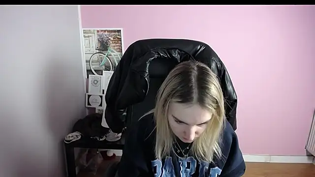 Snapshot of viktoria_lovely chatting on February 5, 2026, 6:31 am viktoria lovely online show from February 5, 2026, 6:31 am