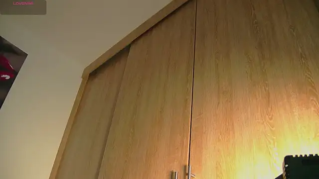 aidaadams online show from October 13, 2025, 11:23 am