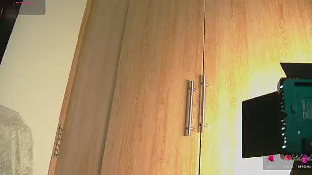 aidaadams online show from October 26, 2025, 10:59 am