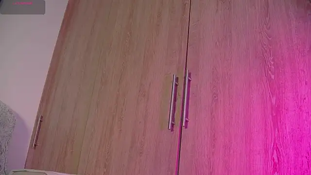 aidaadams online show from October 14, 2025, 11:22 am