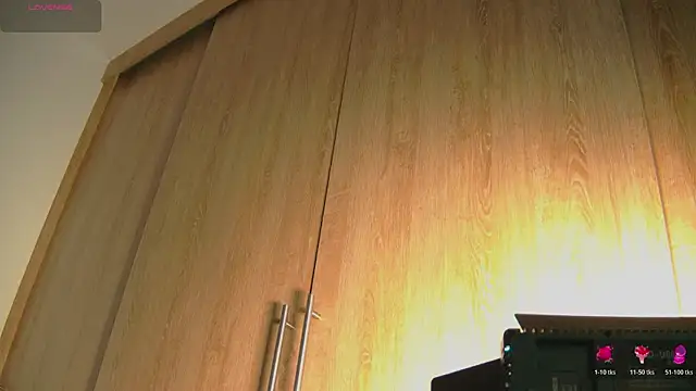 aidaadams online show from October 18, 2025, 11:12 am