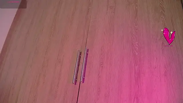 aidaadams online show from October 24, 2025, 11:31 am