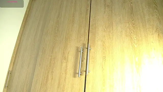 aidaadams online show from November 6, 2025, 11:47 am