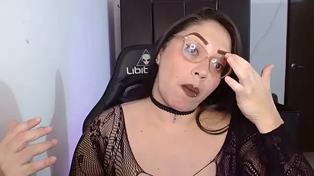 natashasmithe online show from September 24, 2025, 12:51 am