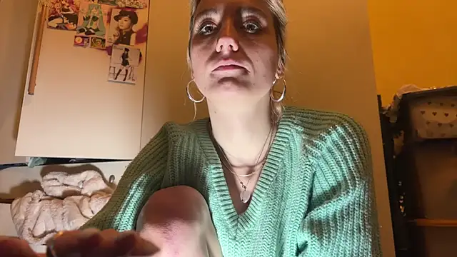 Monicbabe online show from November 11, 2025, 4:46 pm