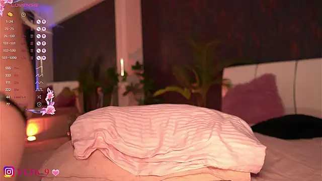 Snapshot of violettabunny03 chatting on March 14, 2025, 2:31 am violettabunny03 online show from March 14, 2025, 2:31 am