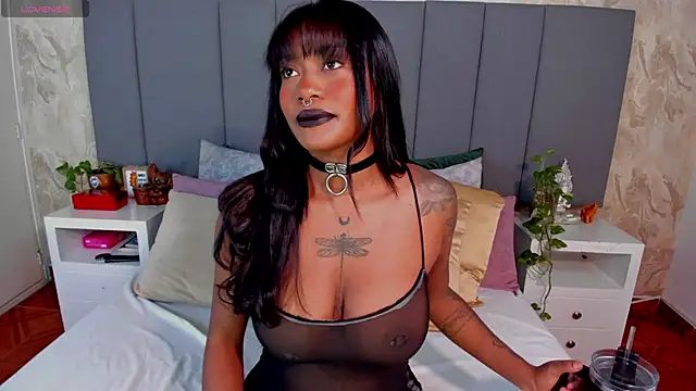 Snapshot of JulianaMiller chatting on October 17, 2025, 10:55 pm JulianaMiller online show from October 17, 2025, 10:55 pm