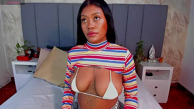 Snapshot of JulianaMiller chatting on November 6, 2025, 2:04 am JulianaMiller online show from November 6, 2025, 2:04 am