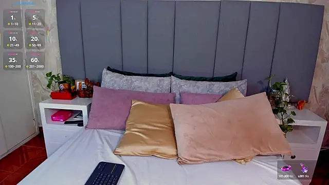 Snapshot of JulianaMiller chatting on October 13, 2025, 12:12 am JulianaMiller online show from October 13, 2025, 12:12 am