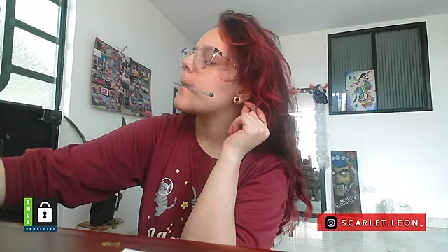 Scarletleon77 online show from October 14, 2025, 3:23 pm