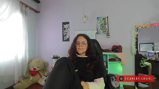 Scarletleon77 online show from March 11, 2025, 6:41 pm