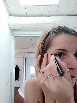 Cristina02 online show from May 1, 2026, 9:25 am