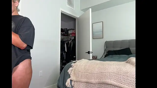 Snapshot of ElenaErickson chatting on December 17, 2025, 8:58 pm ElenaErickson online show from December 17, 2025, 8:58 pm