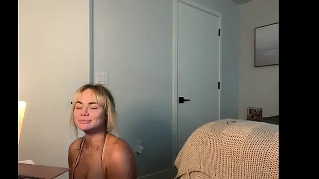 Snapshot of ElenaErickson chatting on June 14, 2026, 2:19 am ElenaErickson online show from June 14, 2026, 2:19 am