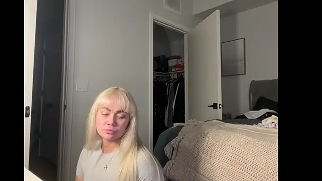 Snapshot of ElenaErickson chatting on December 5, 2025, 4:11 am ElenaErickson online show from December 5, 2025, 4:11 am