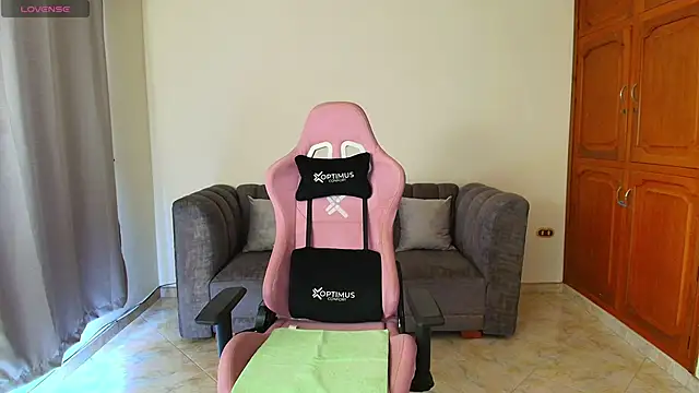 Snapshot of lili_jade222 chatting on February 14, 2026, 1:33 pm lili jade222 online show from February 14, 2026, 1:33 pm