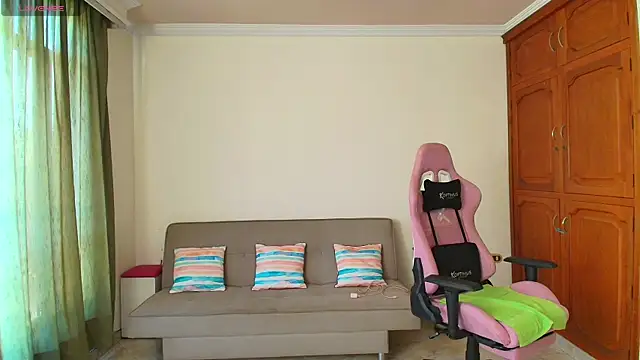 lili jade222 online show from January 17, 2026, 3:48 pm