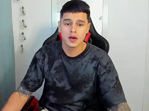 Snapshot of E_Moon chatting on September 18, 2025, 2:47 am E Moon online show from September 18, 2025, 2:47 am