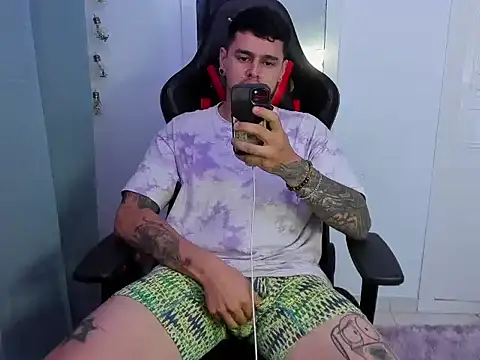 Snapshot of E_Moon chatting on October 7, 2025, 3:51 am E Moon online show from October 7, 2025, 3:51 am