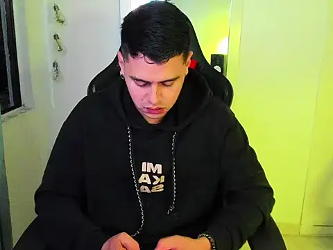 Snapshot of E_Moon chatting on September 28, 2025, 5:47 am E Moon online show from September 28, 2025, 5:47 am