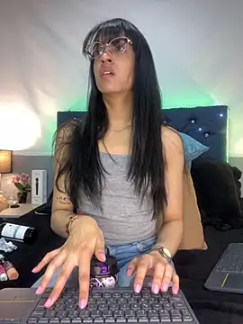 valentinabaez online show from September 19, 2025, 2:10 pm