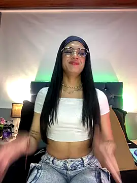 valentinabaez online show from November 28, 2025, 6:52 pm