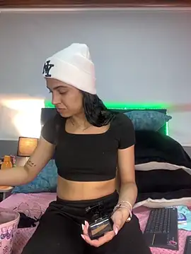 valentinabaez online show from November 3, 2025, 4:43 pm