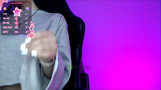 lilylouisee online show from February 28, 2025, 2:09 pm