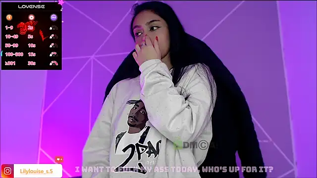 lilylouisee online show from December 4, 2025, 5:01 pm