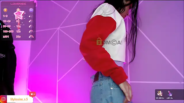 lilylouisee online show from February 3, 2026, 2:53 am